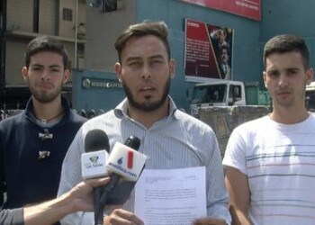 Entregan mil firmas ante Hidrocapital exigiendo respuesta ante falla de servicio en Los Salias