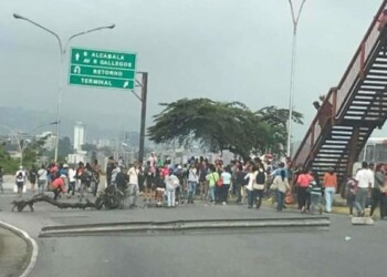 GNB dispersó tranca por falta de alimentos en Bicentenario de Terrazas del Ávila