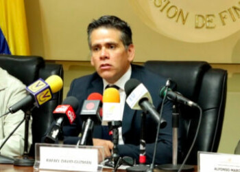 Rafael Guzmán: “Advertimos el colapso inminente del sistema financiero de insistir en llevar a cabo la reconversión monetaria”