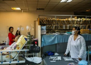 Médicos venezolanos apoyan protesta de enfermeros por mejores salarios