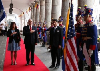 Pence espera que Ecuador haga "más" para enfrentar "el colapso de Venezuela"