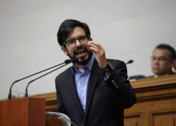 Diputado Pizarro: “70 mil pacientes con VIH/Sida están en riesgo por la escasez de tratamiento”