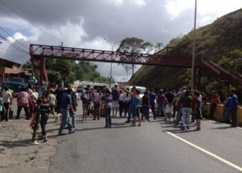 Protestan por gas en la Panamericana.