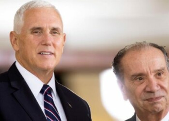 Pence dice que es "hora de presionar" y restaurar la democracia en Venezuela