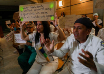 Trabajadores de la salud pública cumplen diez días en protesta