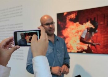Ganador de World Press Photo llama a mujeres y latinos a hacer fotoperiodismo
