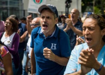 Protestan en barrio venezolano Petare por fallas en suministro de agua
