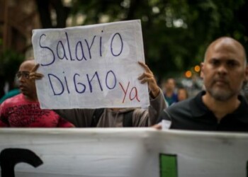 El Parlamento venezolano respalda protestas contra salarios de "pobreza"
