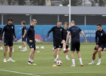 Talentosa Croacia enfrenta a una Rusia eufórica en unos cuartos por la historia