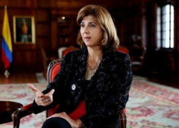 Holguín dice que negativa venezolana a aceptar crisis dificulta soluciones