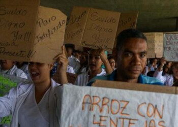 Persisten las protestas por la crisis venezolana y el Parlamento las respalda