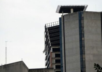 Cedieron últimos pisos de la “Torre de David” con fuerte temblor