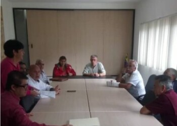 Alcalde de Los Salias entregó subsidio a cuatro líneas de transporte sanantoñeras