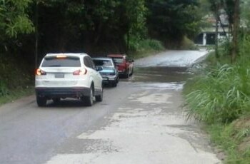 Vía colapsa cada vez que llueve