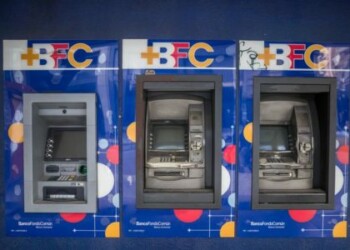 Bancos venezolanos mantienen racionamiento de los nuevos billetes