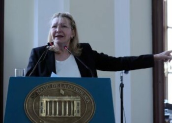 La exfiscal general de Venezuela Luisa Ortega expone su argumentos contra el presidente Nicolás Maduro ante los magistrdaos del Tribunal Supremo de Venezuela "en el exilio" hoy, jueves 2 de agosto de 2018, en Bogotá (Colombia). El denominado Tribunal Supremo de Venezuela "en el exilio" inició un juicio contra el presidente de ese país por un presunto caso de corrupción relacionado con el escándalo de la constructora brasileña Odebrecht. EFE/Mauricio Dueñas Castañeda