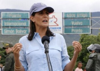 Embajadora de EEUU dice que "hay un dictador en Venezuela" al ir a frontera