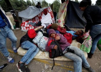 Ecuador elimina exigencia de pasaporte para niños y adolescentes venezolanos