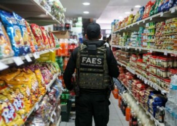Consumidores venezolanos dicen control de precios reforzará desabastecimiento