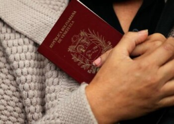 Gobierno denuncia que países pretenden "alterar" pasaportes venezolanos