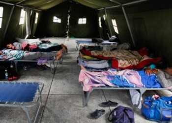 Incertidumbre de venezolanos se repite en frontera de Ecuador con Perú