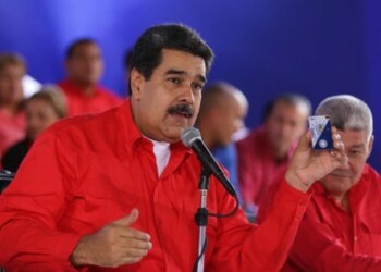 Tribunal venezolano en el exilio pide a Interpol "alerta roja" contra Maduro