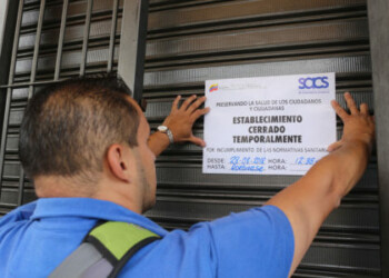 Inspecciones en Carrizal arrojan dos detenciones, ventas controladas y cierre temporal de un comercio