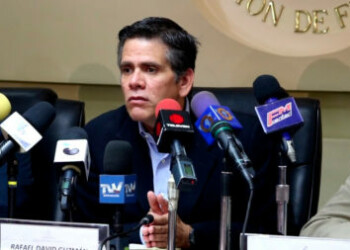 Rafael Guzmán: "El régimen quiere aplicar a los venezolanos en el exterior el mismo esquema de chantaje del carnet de la patria".