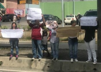 Protesta en Los Teques contra medidas economicas de Maduro