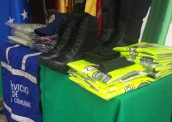 Alcalde entregó dotación de equipos a funcionarios de Polisalias