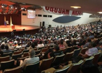 Frente Amplio presentó plataforma para llamar a huelga general