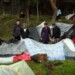 A la sombra de su sueño, venezolanos acampan en Bogotá y esperan un futuro