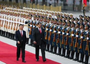 Maduro fue a China "a entregar recursos venezolanos", dice diputado