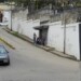 Vecinos de El Picacho pasan horas en cola esperando transporte
