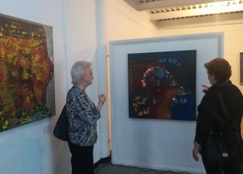 “Dos mundos abstractos” une en una misma sala el arte de Pasión Morales y Néstor Carvajal
