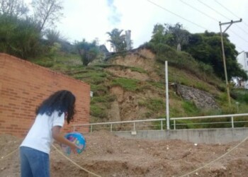 Deslizamiento de terreno podría afectar al menos 227 familias en Carrizal