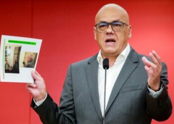 Ecuador expulsa a embajadora venezolana por ofensa de ministro Jorge Rodríguez a Lenín Moreno