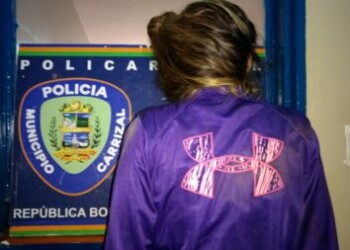 Policarrizal detiene a fémina por robo en transporte público 