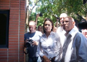 En representación de la alianza Soy Venezuela, la dirigente llama a España y a la comunidad democrática internacional a no equivocarse. Califica como “parte del sistema” a quienes convaliden un acercamiento con Maduro y sus “agentes”