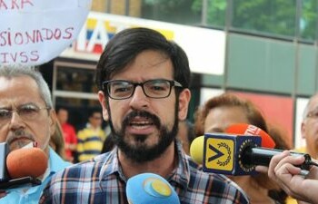 Diputado dice que ingresó por "otros caminos" una parte de ayudas