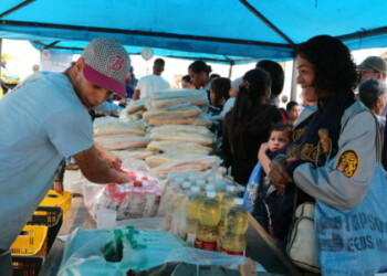 Familias de José Manuel Álvarez en Carrizal adquirieron 1960 combos de alimentos