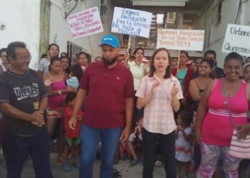 Para la Coordinadora del partido de la libertad en el municipio Sucre del estado Miranda, al Ministerio de Hábitat y Vivienda no le importa la vida de 317 familias de la Misión Vivienda de El Morro de Petare. “En septiembre de 2017 entregamos el informe técnico dirigido al ministro de entonces, Manuel Quevedo, donde se señalaron los daños estructurales que presentaban las edificaciones y las fallas de borde de la carretera de acceso al lugar. Asimismo, dimos recomendaciones, entre ellas el desalojo inmediato de las familias para evitar una tragedia”, agregó.  Y sumó: “Hay graves riesgos para niños y ancianos, quienes con la promesa de una vivienda digna fueron engañados por quienes con corrupción y mafias trajeron hambre y miseria al país”.  “Es necesario un desalojo inmediato de todas las edificaciones para evitar una tragedia mayor”, denuncia la Coordinadora del municipio Sucre de Miranda  Finalmente, Sierra sostuvo que la zona de El Morro de Petare bien podría calificarse como una “Zona de Desastre”, cuya magnitud podría empeorar si no se toman a la brevedad los correctivos necesarios