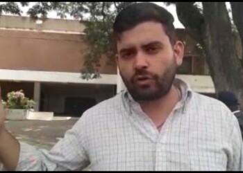 Jesús González acompañó protesta de medicos y enfemeras