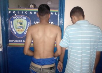 Policarrizal captura a dos sujetos por robo con de arma de fuego