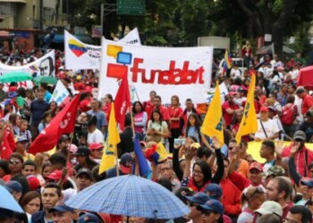 Jóvenes chavistas marchan para celebrar el Día del Estudiante Universitario