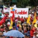 Jóvenes chavistas marchan para celebrar el Día del Estudiante Universitario