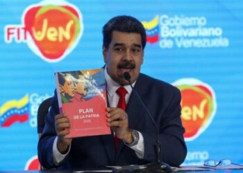 Venezuela cobrará turismo en divisas en "zonas económicas especiales"
