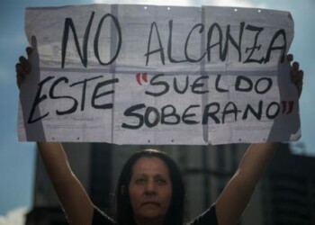 Maestros venezolanos vuelven a protestar y exigen renuncia de ministro