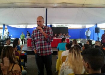 Héctor Rodríguez pidió a los jóvenes asumir responsabilidad de concretar proyecto bolivariano