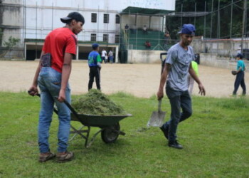 Alcaldía y academias de béisbol menor rehabilitarán estadio de Carrizal  